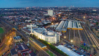 Photo of حضرت خلیفۃ المسیح الخامس ایدہ اللہ تعالیٰ بنصرہ العزیز کی مصروفیات