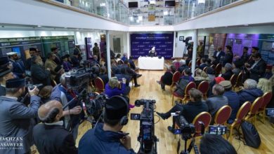 Photo of حضرت خلیفۃ المسیح الخامس ایّدہ اللہ تعالیٰ بنصرہ العزیز کی جماعت احمدیہ برطانیہ کی سولھویں سالانہ امن کانفرنس میں بابرکت شمولیت