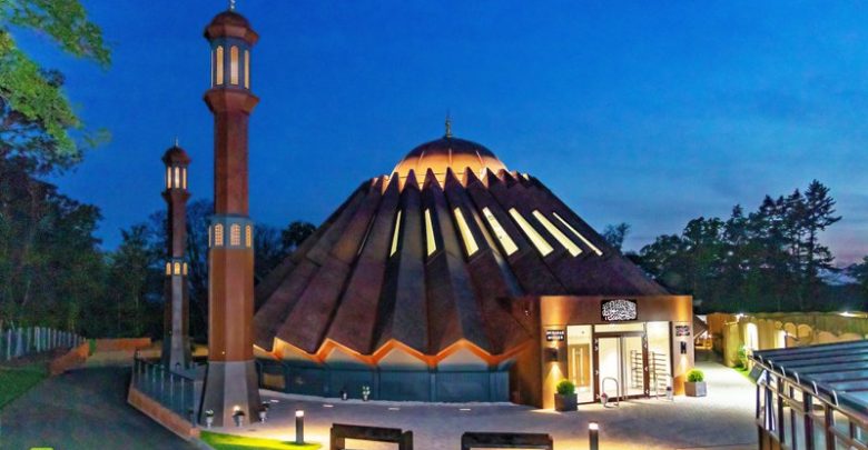 Photo of مسجد مبارک (ٹلفورڈ) میں معتکفین کی حضرت امیر المومنین ایّدہ اللہ تعالیٰ بنصرہ العزیز سے ملاقات