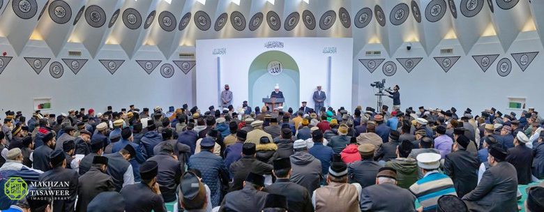 Photo of اللہ تعالیٰ ہمارے ایمانوں کو سلامت رکھے اور خود ناقابلِ اصلاح دشمنوں کو تباہ کر دے: پاکستان کے احمدیوں کے لیے دعا کی تازہ تحریک