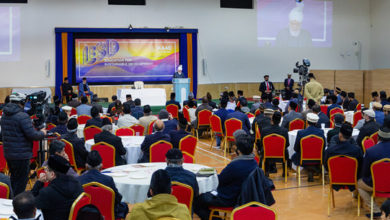 Photo of امیرالمومنین حضرت خلیفۃالمسیح الخامس ایدہ اللہ تعالیٰ بنصرہ العزیز کی IAAAE (یورپ) کی سالانہ سمپوزیم کے اختتامی اجلاس میں شرکت