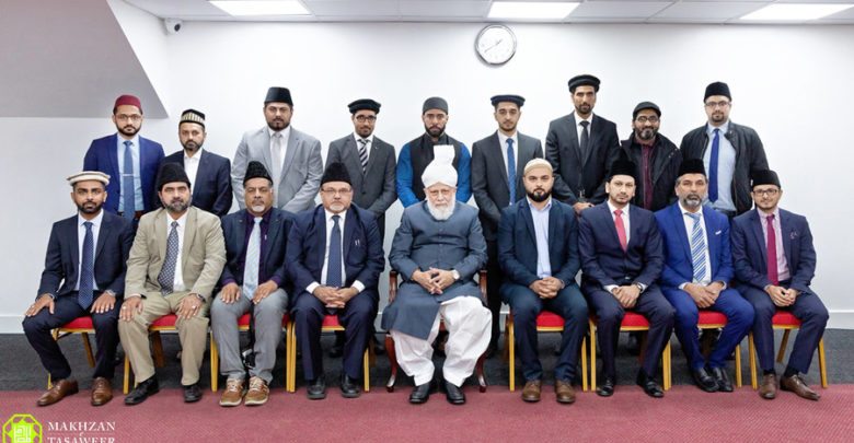 Photo of نیشنل شعبہ تبلیغ جماعت احمدیہ جرمنی کے رضاکاران و کارکنان کی حضرت امیر المومنین ایّدہ اللہ تعالیٰ بنصرہ العزیز سے ملاقات