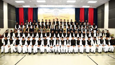 Photo of 2016ء کے دوران شاہد کی ڈگری کے حقدار قرار پانے والے جامعہ احمدیہ کینیڈا کے 11 طلباء اور جامعہ احمدیہUK کے 14 طلباء میں تقسیم اسناد کی تقریب۔