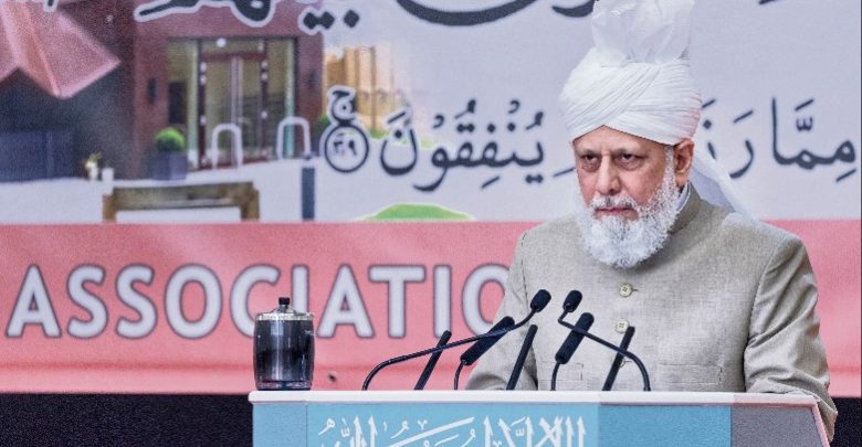 Photo of حضرت امیر المومنین خلیفۃ المسیح الخامس ایّدہ اللہ تعالیٰ بنصرہ العزیز کی  جماعت احمدیہ برطانیہ کی چالیسویں مجلسِ شوریٰ میں بابرکت شمولیت، بصیرت افروز اختتامی خطاب