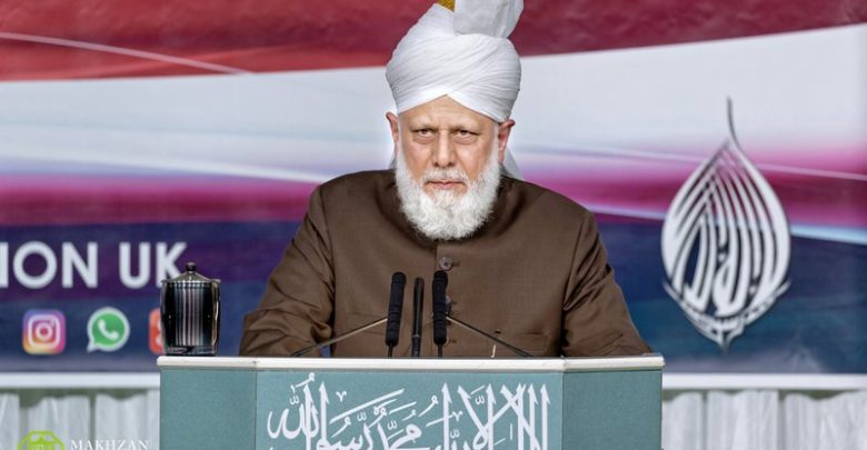 Photo of حضرت امیرالمومنین ایدہ اللہ تعالیٰ بنصرہ العزیز کا جلسہ کے انتظامات کا معائنہ