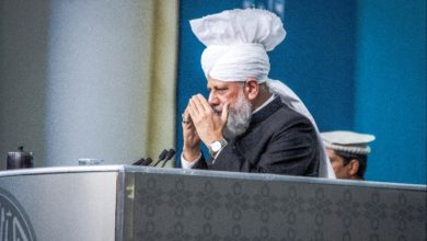 Photo of حضرت خلیفۃ المسیح الخامس ایّدہ اللہ تعالیٰ بنصرہ العزیز کی غیر معمولی استقامت اور الله تعالیٰ کی ذات پر کامل بھروسہ (قسط اوّل)