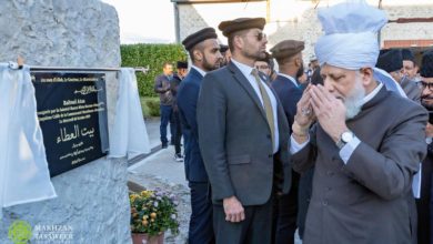 Photo of حضرت امیر المومنین ایّدہ اللہ تعالیٰ بنصرہ العزیز کا فرانس میں ورودِ مسعود