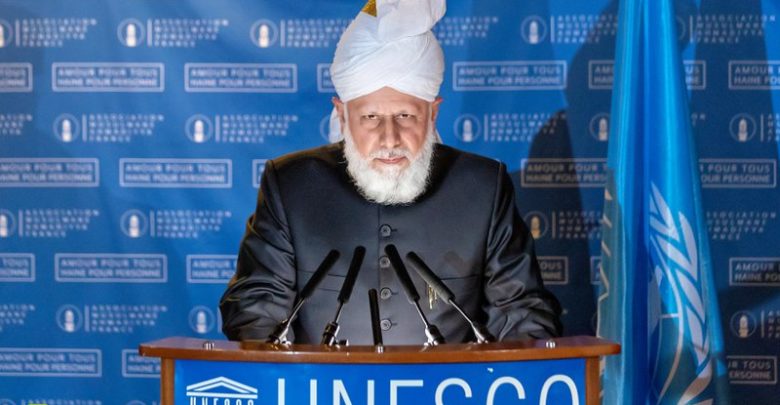 Photo of دنیا کی سائنسی اور علمی ترقی نیز قیامِ امن میں اسلام کا کردار اور یونیسکو کا چارٹر:حضرت خلیفۃ المسیح الخامس کا یونیسکو سے خطاب