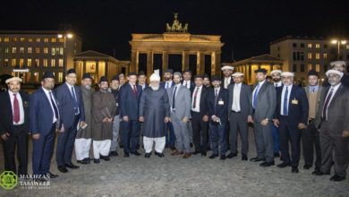 Photo of امیر المومنین حضرت خلیفۃ المسیح الخامس ایّدہ اللہ تعالیٰ بنصرہ العزیز کی مصروفیات