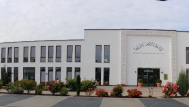 Photo of جرمنی میں نو واردان پر مشتمل ایک کلاس کے طلبہ کا مسجد عزیز ریڈشٹڈ اور جامعہ احمدیہ جرمنی کا وزٹ