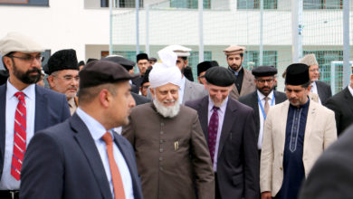 Photo of حضرت امیرالمومنین ایّدہ اللہ کا دورۂ جامعہ احمدیہ(جرمنی):خوش قسمت گھڑیوں کا مختصراحوال