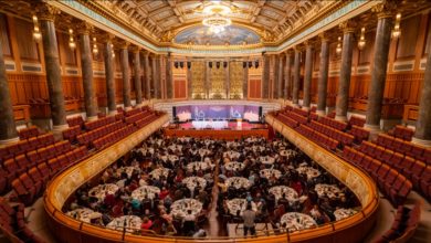 Photo of حضرت امیر المومنین ایدہ اللہ تعالیٰ کے ساتھ ویزبادن میں میڈیا کے نمائندوں کی پریس کانفرنس