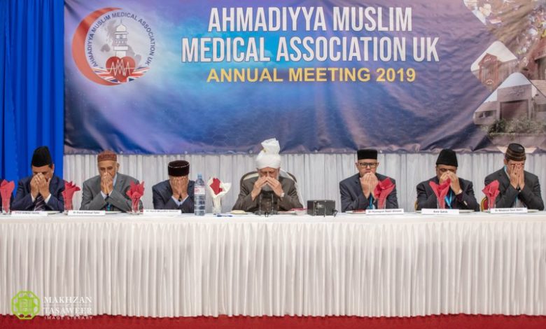 Photo of احمدیہ مسلم میڈیکل ایسوسی ایشن(یوکے) کی سالانہ تقریب میں حضرت  امیر المومنین ایدہ اللہ تعالیٰ کی با برکت شمولیت اور بصیرت افروز خطاب