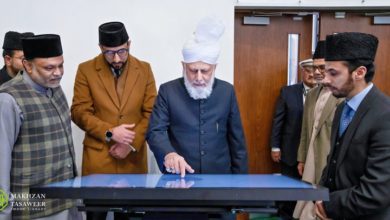 Photo of روزنامہ الفضل آن لائن کے اجرا پر امیر المومنین حضرت خلیفۃ المسیح الخامس ایدہ اللہ تعالیٰ بنصرہ العزیز کا خصوصی پیغام