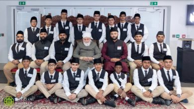 Photo of امیر المومنین حضرت خلیفۃ المسیح الخامس ایّدہ اللہ تعالیٰ بنصرہ العزیز کی مصروفیات