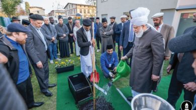 Photo of Radio Deutschland کی جرنلسٹ کا حضور انور ایدہ اللہ تعالیٰ بنصرہ العزیز سے انٹرویو، متفرق سوالات کے بصیرت افروز جوابات