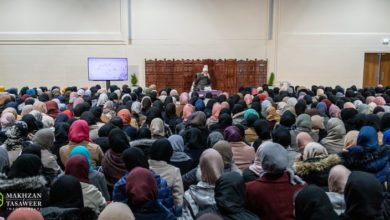 Photo of امیر المومنین حضرت خلیفۃ المسیح الخامس ایّدہ اللہ تعالیٰ بنصرہ العزیز کی مصروفیات