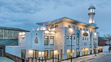 Photo of لندن(برطانیہ) کے معروف نواحی علاقے ساؤتھ آل (Southall) میں  حضرت خلیفۃ المسیح الخامس ایّدہ اللہ کے دستِ مبارک سے مسجد ‘دارالسلام’ کا افتتاح