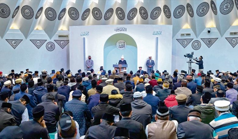 Photo of دنیا میں قیامِ امن کے لیے دعا کی تحریک اور مسلمانوں کو اپنی بقا کے لیے ایک اکائی بننے کی تلقین