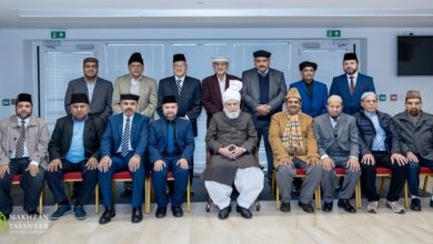 Photo of امیر المومنین حضرت خلیفۃ المسیح الخامس ایّدہ اللہ تعالیٰ بنصرہ العزیز کی مصروفیات