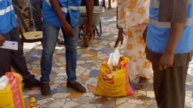 Photo of کورونا وائرس سے پیدا شدہ دنیا کے ہنگامی حالات میں جماعت ہائے احمدیہ مسلمہ عالم گیرکی جانب سے بے لوث خدمتِ خلق کے نظارے