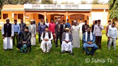 Photo of جامعہ احمدیہ تنزانیہ میں عید الفطر نیز اہالیان علاقہ میں تحائف کی تقسیم