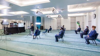 Photo of جماعت احمدیہ کی مرکزی ویب سائٹ www.alislam.org کے ٹیم ممبران کی امیر المومنین حضرت خلیفۃ المسیح الخامس ایّدہ اللہ تعالیٰ بنصرہ العزیز سے (آن لائن) ملاقات