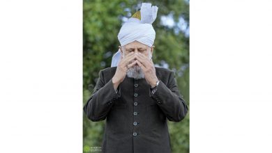 Photo of دنیا کو تباہی سے بچانے کے لیے احمدی دعا کریں
