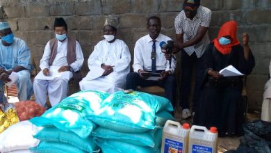 Photo of گیمبیا میں بانجل کے علاقے کے متاثرین آتشزدگی میں امداد کی تقسیم
