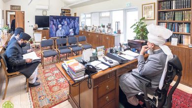 Photo of امیر المومنین حضرت خلیفۃ المسیح الخامس ایّدہ اللہ تعالیٰ بنصرہ العزیز کے ساتھ فلسطین کے مغربی کنارے اور غزہ کے احمدی مسلمانوں کی (آن لائن) ملاقات