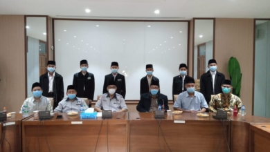 Photo of جامعہ احمدیہ انڈونیشیا اور مدرسۃ تحفیظ القرآن کے فارغ التحصیل طلباء کے لئے آن لائن تقریب تقسیمِ اسناد