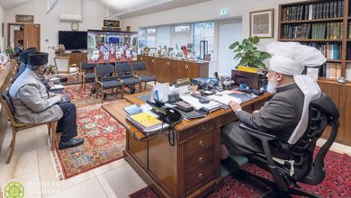 Photo of امیر المومنین حضرت خلیفۃ المسیح الخامس ایّدہ اللہ تعالیٰ بنصرہ العزیز کے ساتھ اراکین نیشنل عاملہ مجلس خدام الاحمدیہ بھارت کی (آن لائن) ملاقات