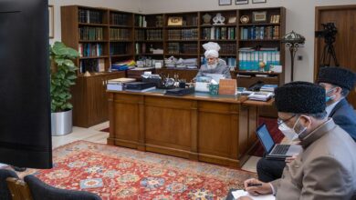 Photo of امیر المومنین حضرت خلیفۃ المسیح الخامس ایّدہ اللہ تعالیٰ بنصرہ العزیز کے ساتھ جنوبی برطانیہ میں مقیم 16 تا 19 سال کےممبرانِ خدام الاحمدیہ کی (آن لائن) ملاقات