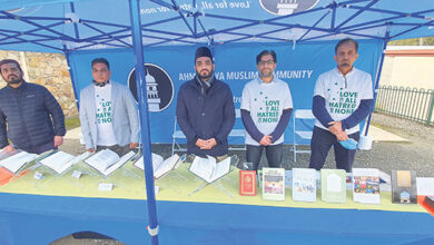 Photo of ساؤتھ آسٹریلیا کے ریجنل ٹاؤن مائی لور (Mylor) میں قرآن کریم کی نمائش اورچرچ کا وزٹ