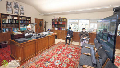 Photo of امیر المومنین حضرت خلیفۃ المسیح الخامس ایّدہ اللہ تعالیٰ بنصرہ العزیز کے ساتھ برطانیہ میں خدمت بجالانے والے مربیان سلسلہ کی (آن لائن) ملاقات