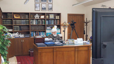 Photo of امیر المومنین حضرت خلیفۃ المسیح الخامس ایّدہ اللہ تعالیٰ بنصرہ العزیز کے ساتھ لجنہ اماء اللہ برطانیہ کی نیشنل عاملہ کی (آن لائن) ملاقات