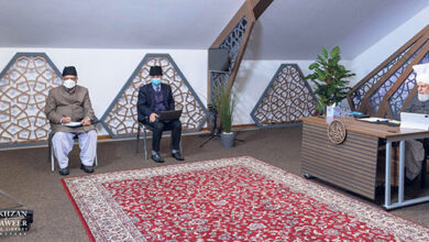 Photo of امیر المومنین حضرت خلیفۃ المسیح الخامس ایّدہ اللہ تعالیٰ کے ساتھ نیشنل عاملہ مجلس خدام الاحمدیہ کینیڈا کی (آن لائن) ملاقات