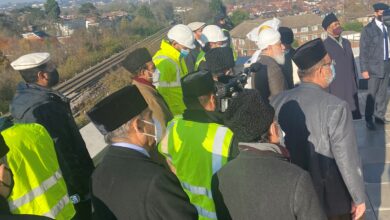 Photo of حضرت امیر المومنین ایّدہ اللہ تعالیٰ بنصرہ العزیز کی مسجد بیت الفتوح تشریف آوری، زیرِ تعمیر پانچ منزلہ خوبصورت عمارت کا تفصیلی معائنہ اور ہدایات