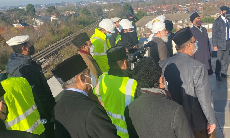 Photo of حضرت امیر المومنین ایّدہ اللہ تعالیٰ بنصرہ العزیز کی مسجد بیت الفتوح تشریف آوری، زیرِ تعمیر پانچ منزلہ خوبصورت عمارت کا تفصیلی معائنہ اور ہدایات