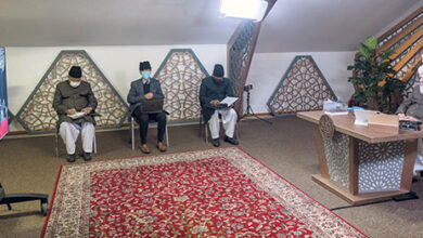 Photo of امیر المومنین حضرت خلیفۃ المسیح الخامس ایّدہ اللہ تعالیٰ بنصرہ العزیز کے ساتھ کینیڈا میں مقیم عرب احمدی مرد حضرات کی (آن لائن) ملاقات