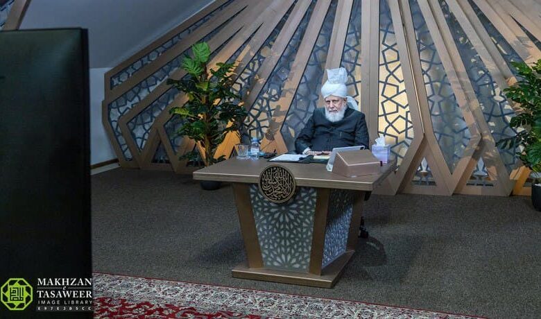 Photo of امیر المومنین حضرت خلیفۃ المسیح الخامس ایّدہ اللہ تعالیٰ بنصرہ العزیز کے ساتھ واقفاتِ نو لجنہ اماء اللہ سویڈن کی (آن لائن) ملاقات