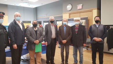 Photo of لجنہ اماء اللہ و جماعت احمدیہ بریڈ فورڈ کے زیر اہتمام بریڈ فورڈ (اونٹاریو، کینیڈا) کی پبلک لائبریری میں قرآن حکیم کی نمائش