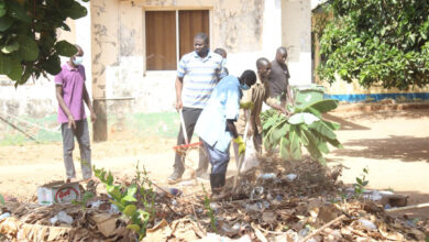 Photo of گیمبیا میں مجلس خدام الاحمدیہ کا عوامی مقام پر وقار عمل