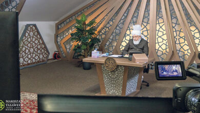 Photo of امیر المومنین حضرت خلیفۃ المسیح الخامس ایّدہ اللہ تعالیٰ بنصرہ العزیز کے ساتھ ممبران مجلس خدام الاحمدیہ سنگاپور کی (آن لائن) ملاقات