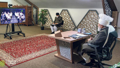 Photo of امیر المومنین حضرت خلیفۃ المسیح الخامس ایّدہ اللہ تعالیٰ بنصرہ العزیز کے ساتھ فن لینڈ کےواقفین نو اور واقفات نو کی (آن لائن) ملاقات