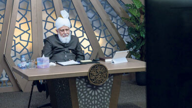 Photo of امیر المومنین حضرت خلیفۃ المسیح الخامس ایّدہ اللہ تعالیٰ بنصرہ العزیز کے ساتھ لجنہ اماء اللہ جرمنی کی (آن لائن) ملاقات