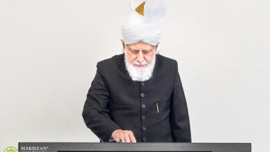 Photo of حضرت خلیفۃ المسیح الخامس ایّدہ اللہ کے دستِ مبارک سے کردی زبان میں احمدیہ ویب سائٹ کا افتتاح، دعاؤں کی تحریک