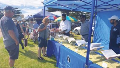 Photo of ایڈیلیڈ، آسٹریلیا کے قریب Moana مارکیٹ میں قرآن کی نمائش اور بکسٹال