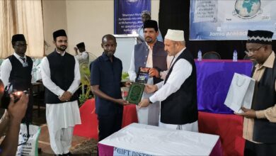 Photo of جامعہ احمدیہ تنزانیہ کے زیرِ ہتمام اہلِ علاقہ میں تحائف کی تقسیم