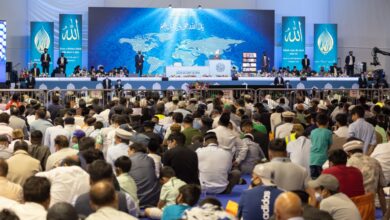 Photo of جماعت احمدیہ برطانیہ کے جلسہ سالانہ کے موقع پر28؍جولائی2006ء بروز جمعۃ المبارکسیدنا امیر المومنین خلیفۃ المسیح الخامس ایدہ اللہ تعالیٰ بنصرہ العزیز  کا حدیقۃ المہدی ،آلٹن میں افتتاحی خطاب